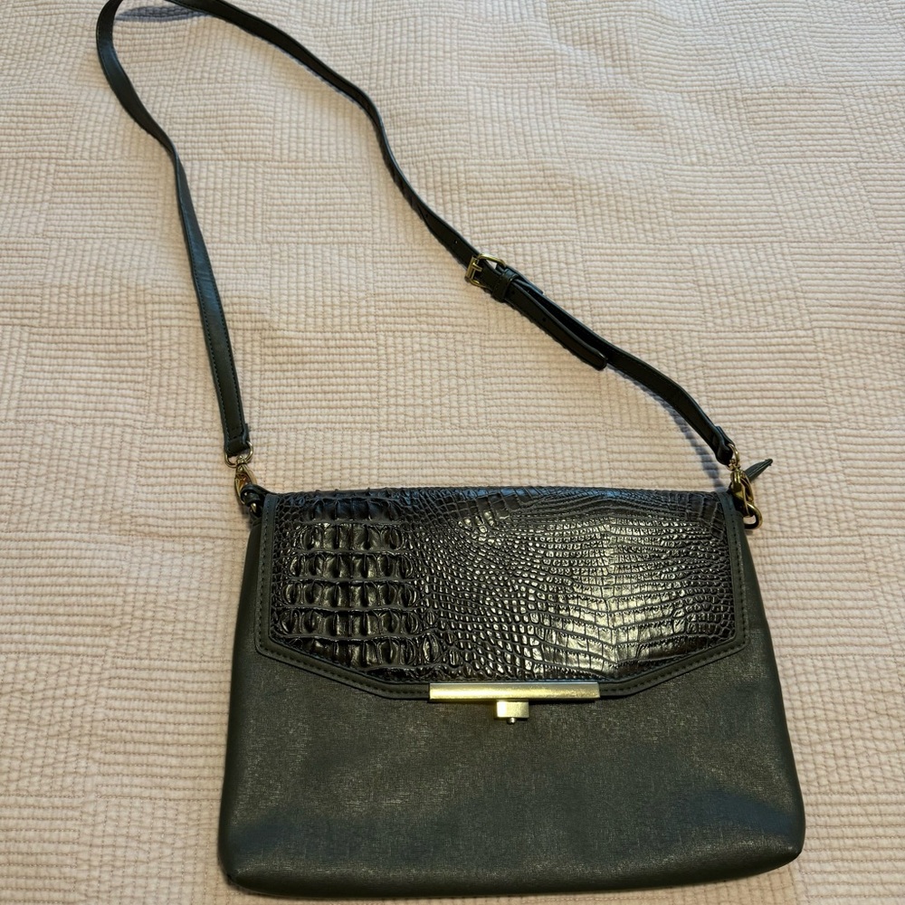 Gorgeous Carpisa purse, that will upgrade both everyday and evening look.